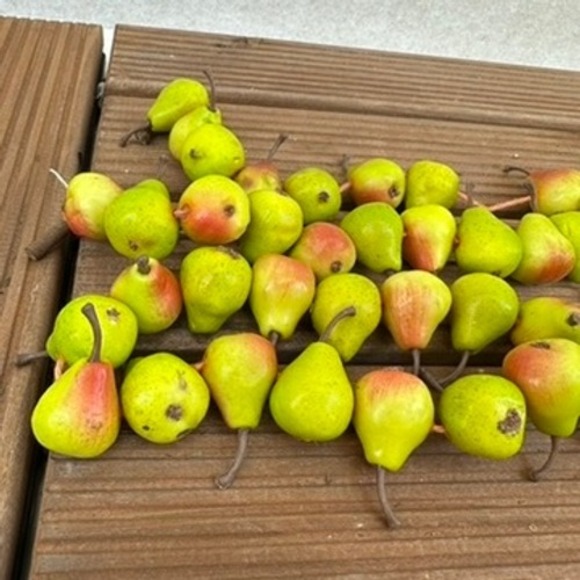 Vtg Artificial Pear Garland 70 Mini Faux Pear Fruit String Decoration Necklace - Picture 2 of 6